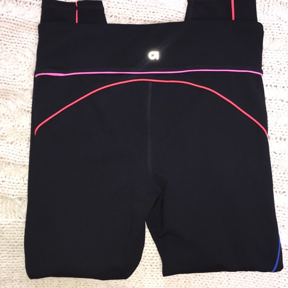 🚫SOLD🚫 NWOT GapFit blackout technology leggings - Picture 11 of 13